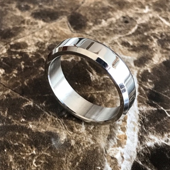 NEW Stainless Steel Ring 6mm Silver Wedding Band Men Or Women Unisex - Picture 2 of 5